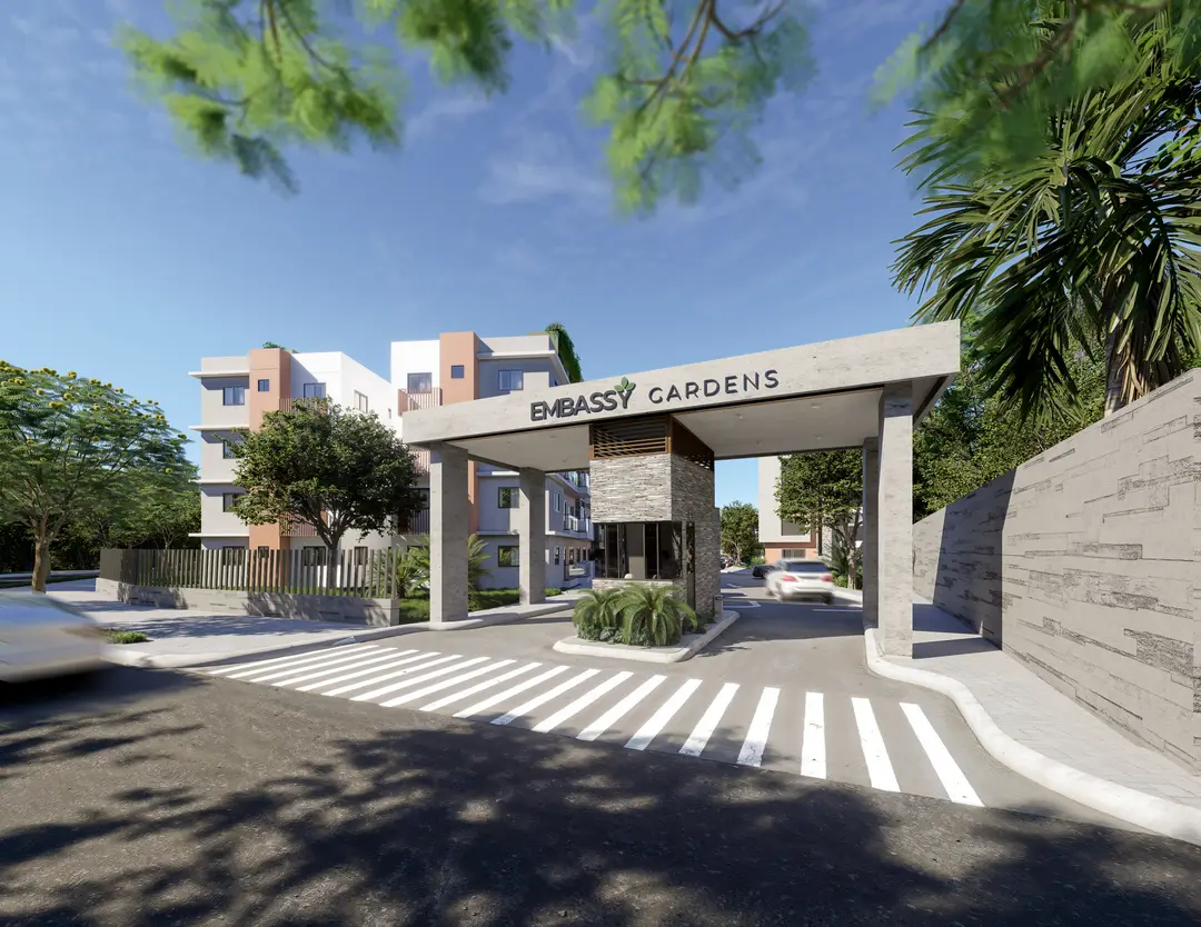 Pórtico de entrada de Embassy Gardens con el nombre del proyecto